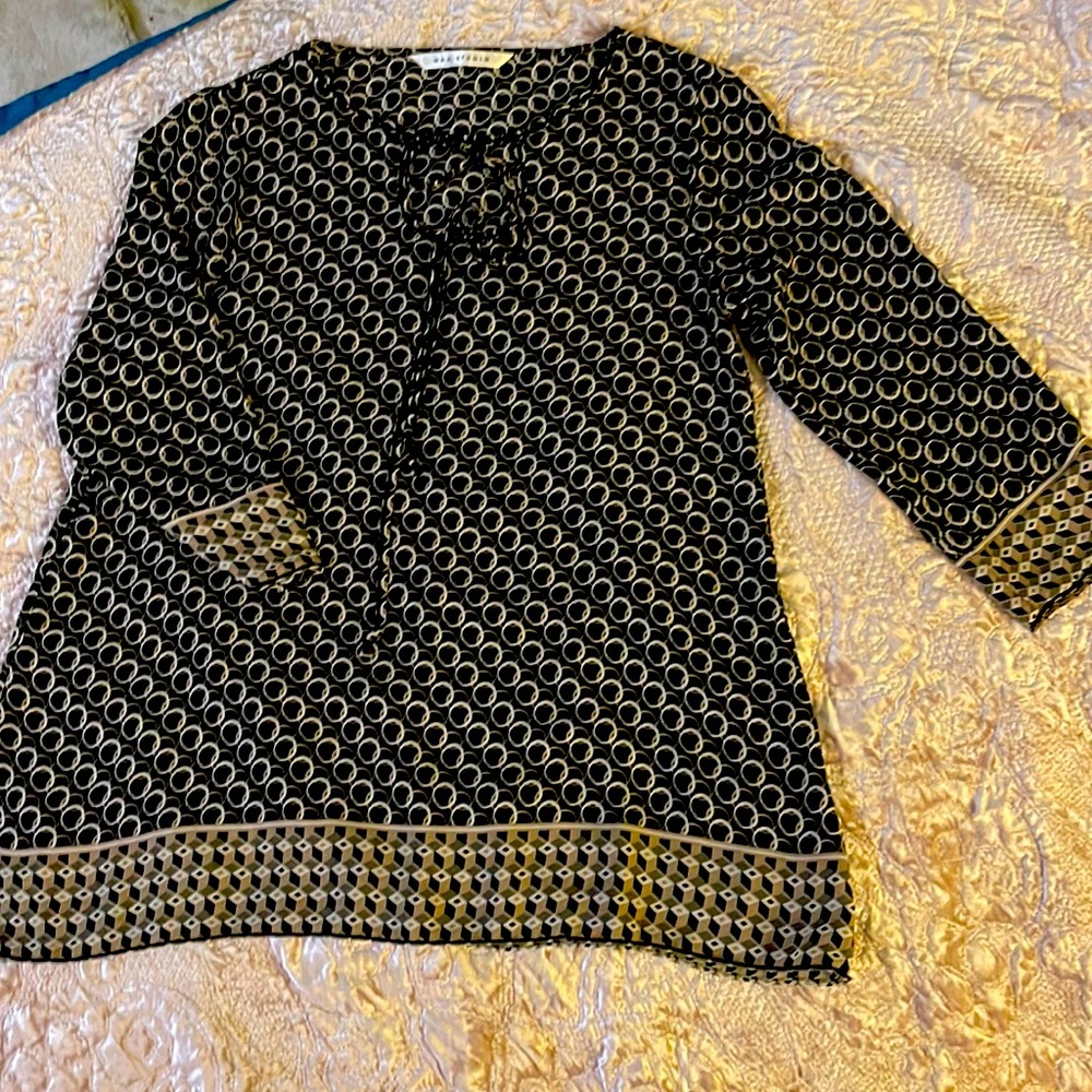 Slightly sheer quarter sleeve Tunis top size S